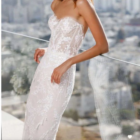 Mira Zwillinger - Jess Wedding Gown - Picture 2 of 7